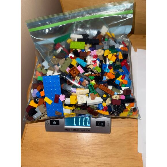 Lego lot. 1 lb 11 oz of assorted Classic Legos in a yellow Lego storage bin. - Picture 6 of 7